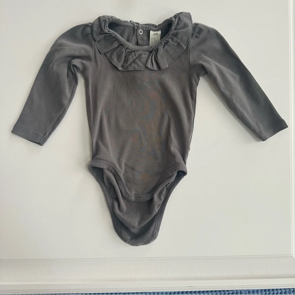 HM | Gray Long Sleeve One Piece Bodysuit with Ruffle Collar